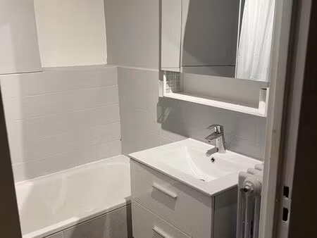 location t3 de 60 m2 - 2 chambres avec garage et cave