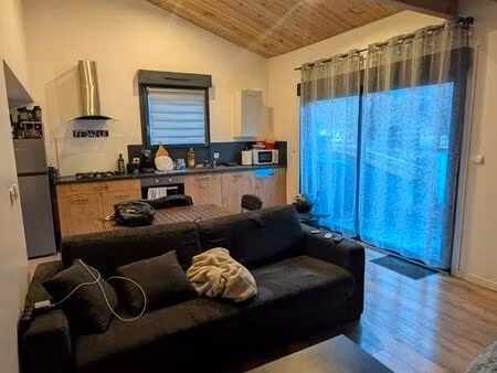 studio avec stationnement refait à neuf