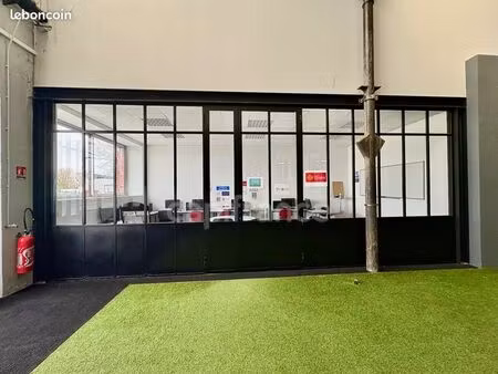 bureau 150 m²