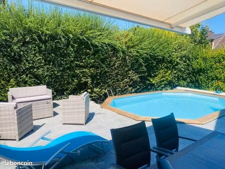 maison individuelle dans impasse avec piscine