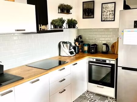 t3 62 m² rénové – balcon – parking – piscine – parempuyre