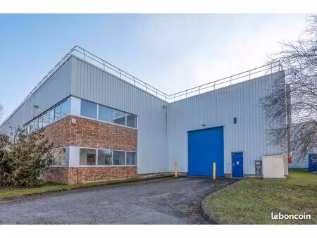 à louer : 1 lot d'activité  disponibles immédiatement 816 m² type activités & bureaux dont