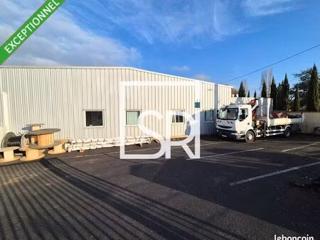 local d'activité 880 m²