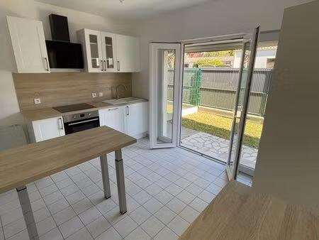 maison divisée : logement t4 avec garage et jardin