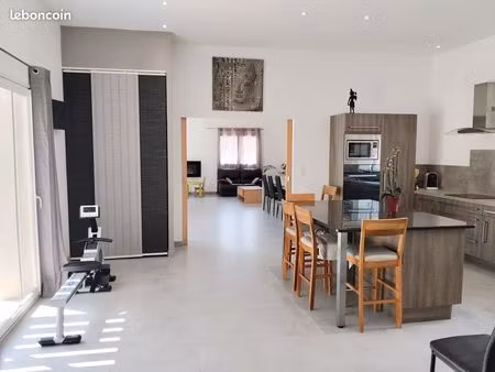 villa plain pied avec dépendance 235 m2