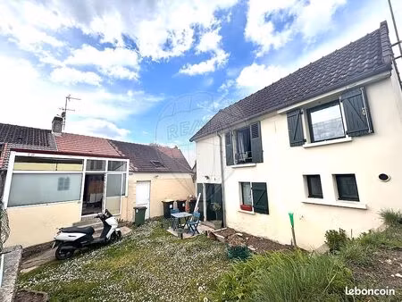 immeuble 3 pièces 82 m²