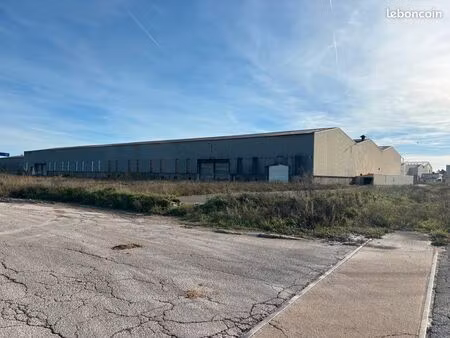 site industriel avec parking