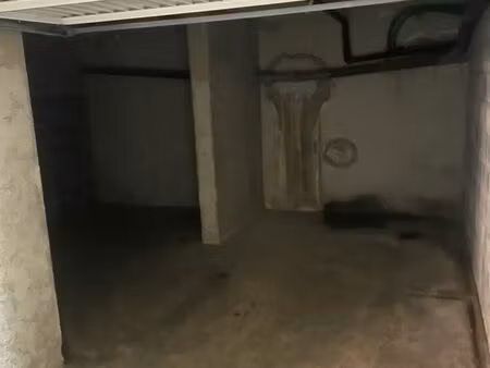 un garage d'environ 17 5m²