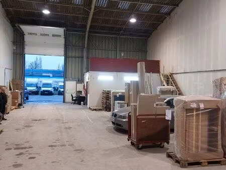 local commercial entrepôt 335m2