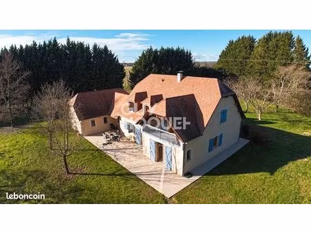 maison 6 pièces 208 m²