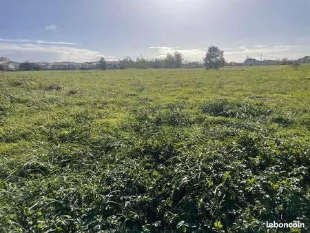 terrain 1100 m² léojac