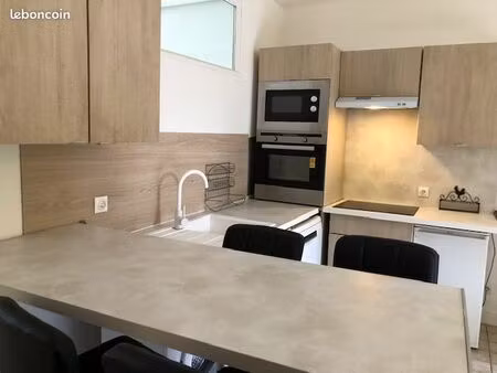 2 pièces avec jardin privatif et cheminée dans belle résidence arborée de bord de seine pr