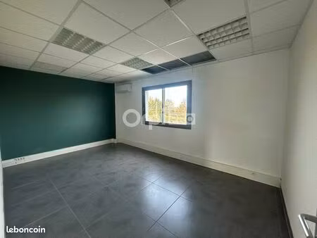 bureau 104 m²