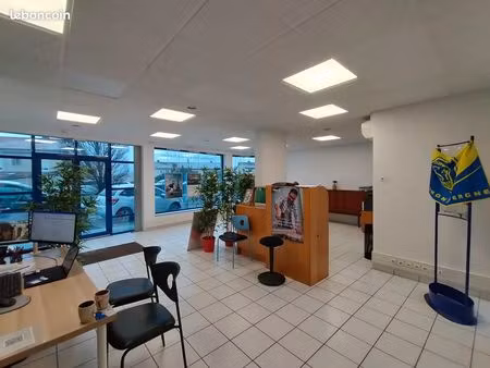 bureaux 80 m² avec une belle visibilité
