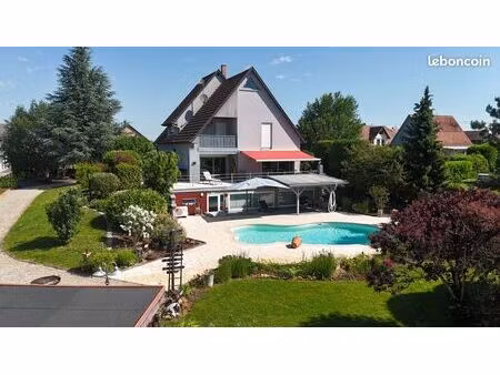 maison 8 pièces 235 m²