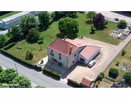 maison familiale de caractère avec 245 m² habitable  dépendances sur 3700 m² de terrain