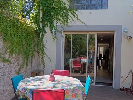 au calme  maison vigneronne atypique et préservée