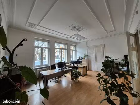 110 m² bureaux lulineux avec cachet porte blanche