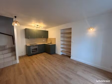 maison de ville t3 avec garage – centre bédée – 1ère location après rénovation