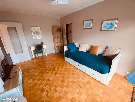 joli f1 dans résidence prisée