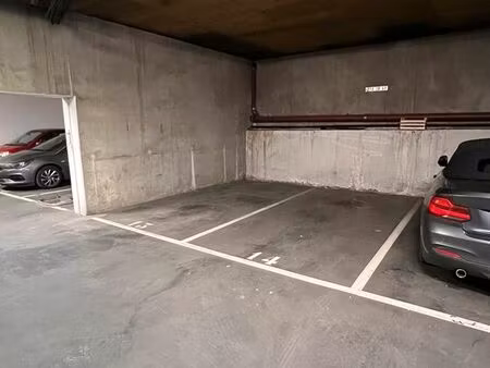 location place de parking hyper centre