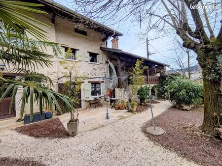 propriété 11 pièces 275 m²
