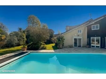 maison spacieuse à idron