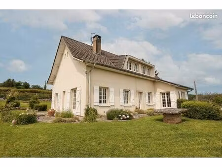 maison familiale avec vue exceptionnelle à réinterpréter