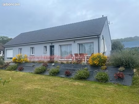 pavillon de plain pied 2019 avec garage bâti sur environ 1300 m2