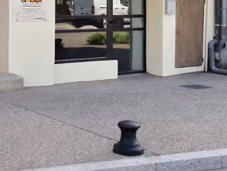 local commercial 45 m² – emplacement premium sur les quais à apt  très forte visibilité  g