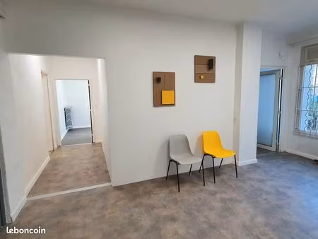 local commercial 3 bureaux murs libres