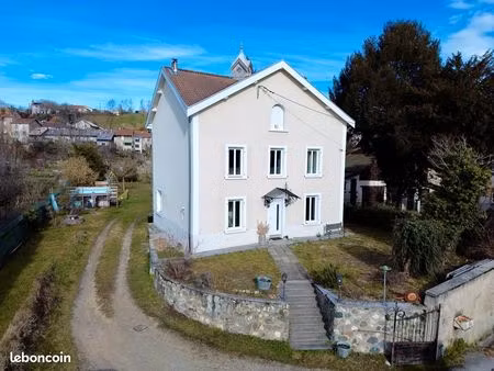 maison de charme rénovée avec jardin et triple garage à rives