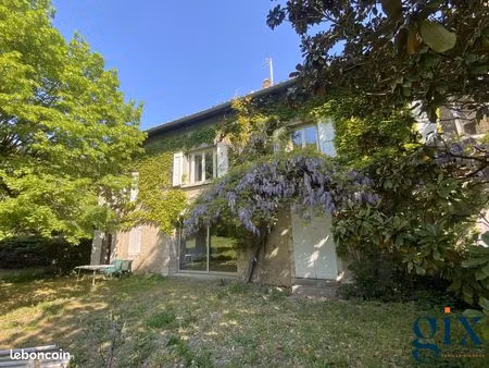 propriété 7 pièces 179 m²