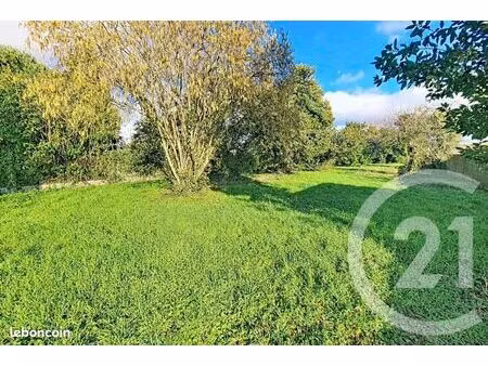 terrain 1 019 m² lucon