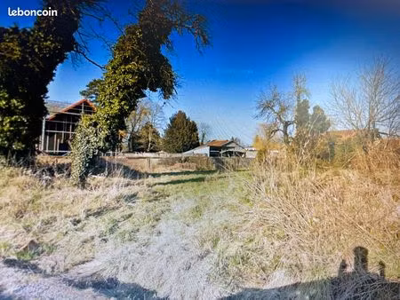 beau terrain constructible au calme