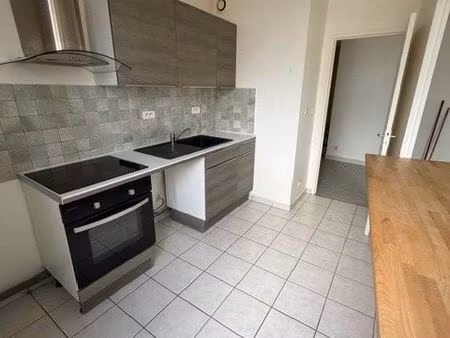 t2 de 45 m² – centre-ville de decize – disponible immédiatement