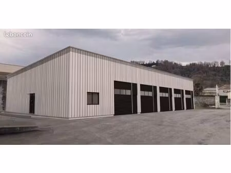 a vendre à lons - entrepots neufs 64 et 120 m²