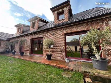 corps de ferme rénové avec terrain d'un hectare