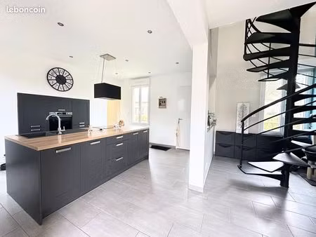 maison 4 pièces 145 m²