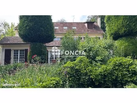 grande maison sur terrain de plus de 5000m2 arborés