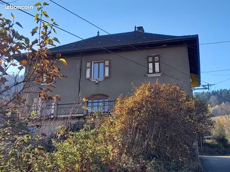 maison dauphinoise et ses dépendances