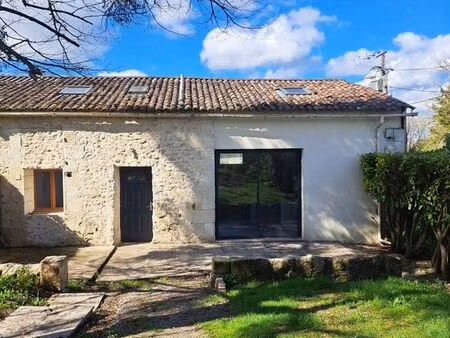 jolie maison en pierre rénovée à 10 minutes de libourne et saint andré de cubzac