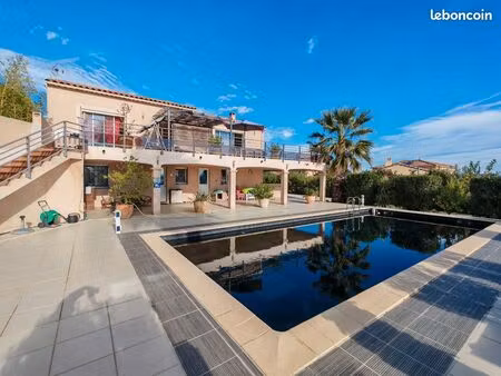 villa 6 pièces + maison individuelle  2 appartements