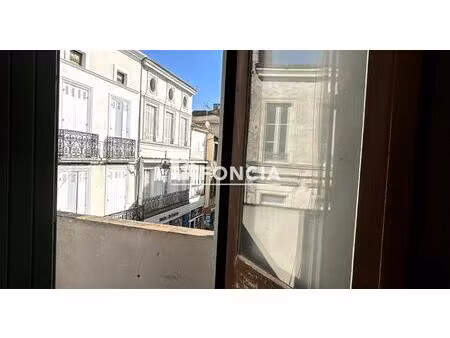 immeuble de rapport avec trois t1 et balcons-terrasses au cœur de villeneuve-sur-lot