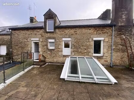 immeuble 90 m² locmine