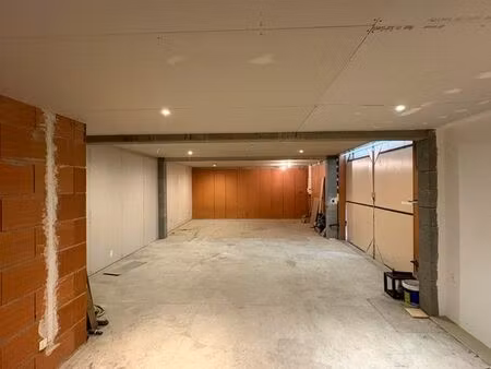 local artisanal 104 m²