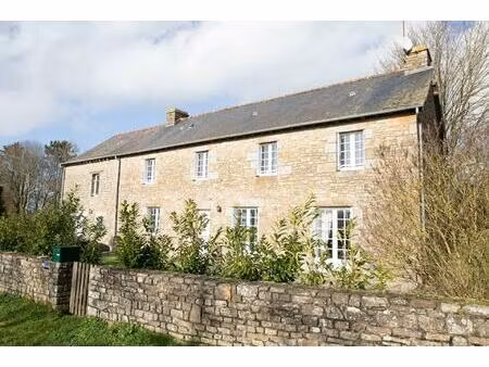 maison 160 m²- terrain 2800 m²- 5 chambres