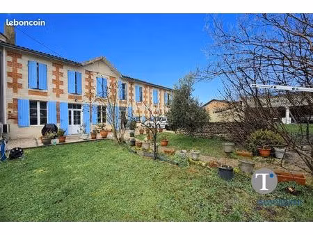 maison 9 pièces 225 m²