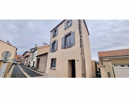 pont-du-château / maison de ville à vendre  coup de coeur assuré  terrasse et patio !