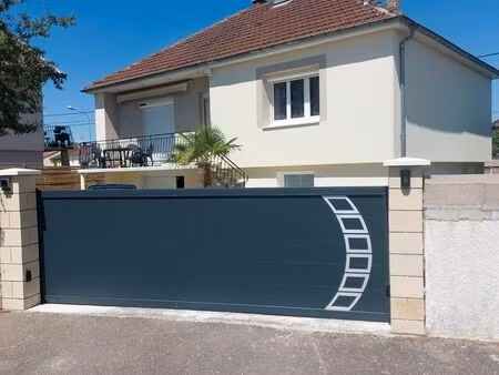 vends maison individuelle dans village avec toutes commodités